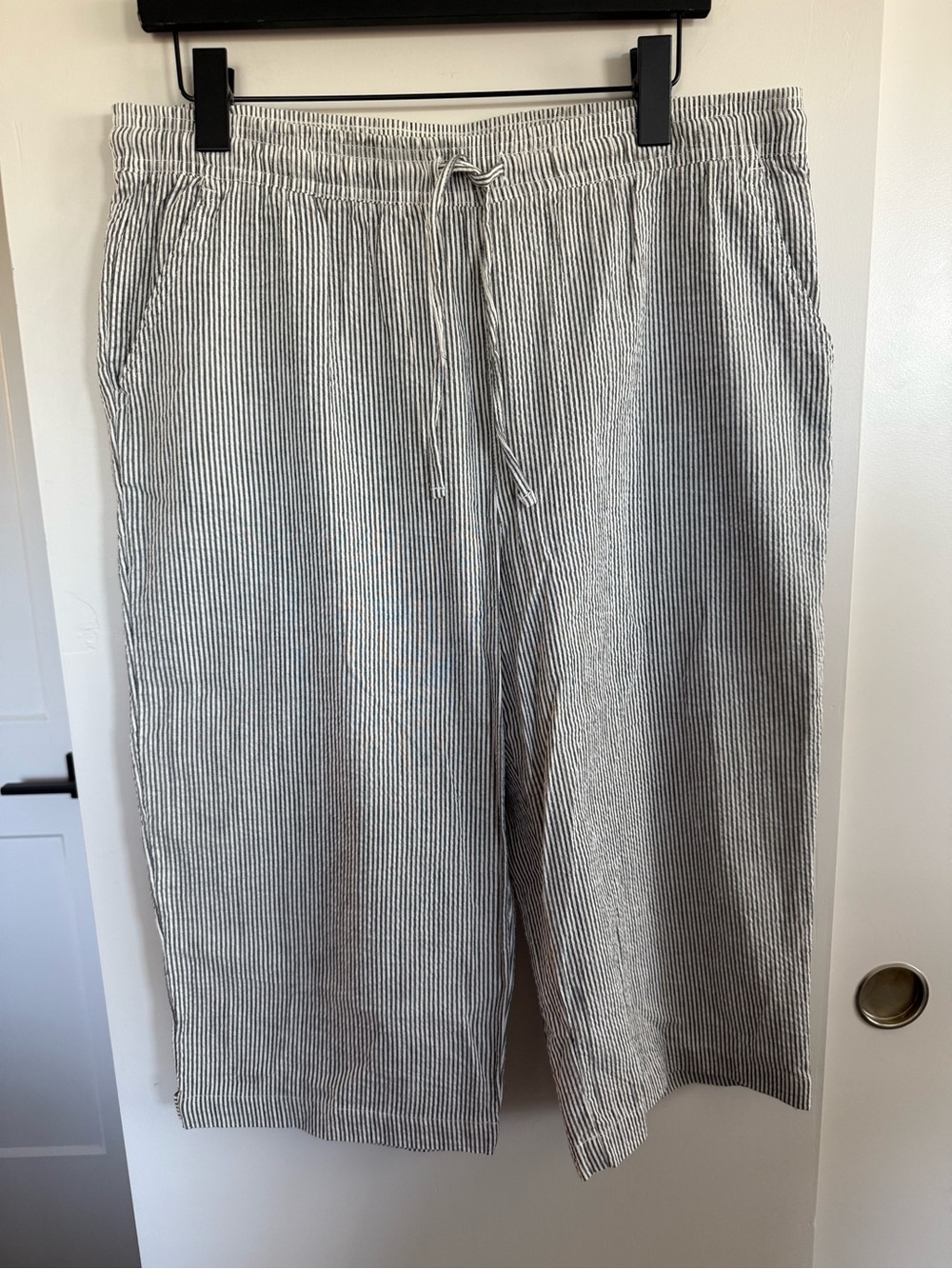 Gloria Vanderbilt Light-Weight Capris Size Large Petite